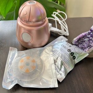 Tao Facial Brush UV disinfecting Brush